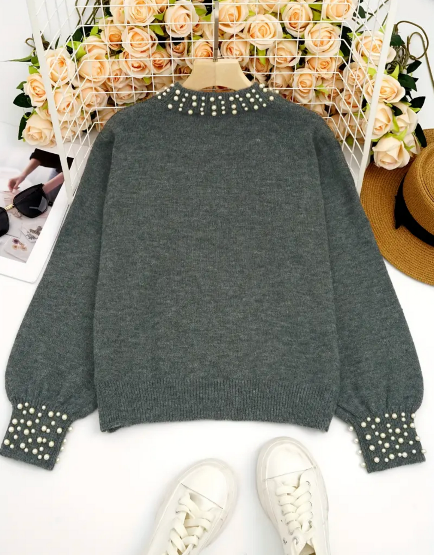 Eleganter Perlenbesetzter High-Neck-Pullover