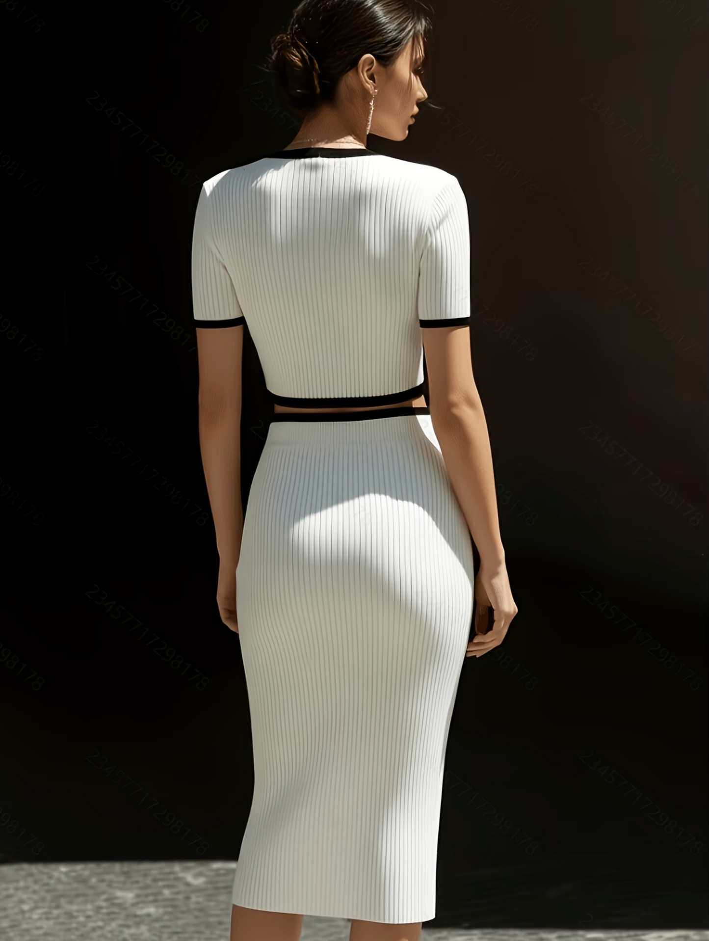 Elegantes Rippstrick-Kleid