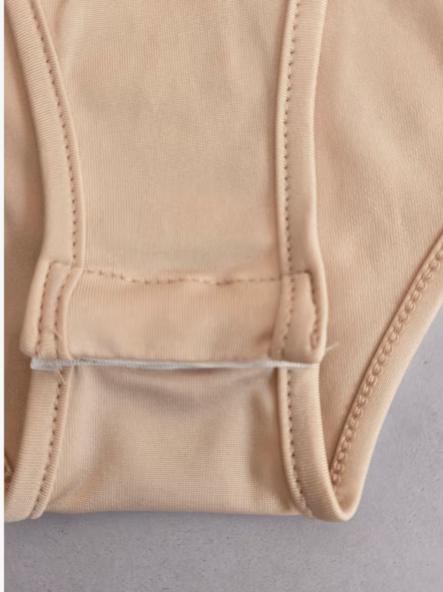 Eleganter Satin-Body für Damen