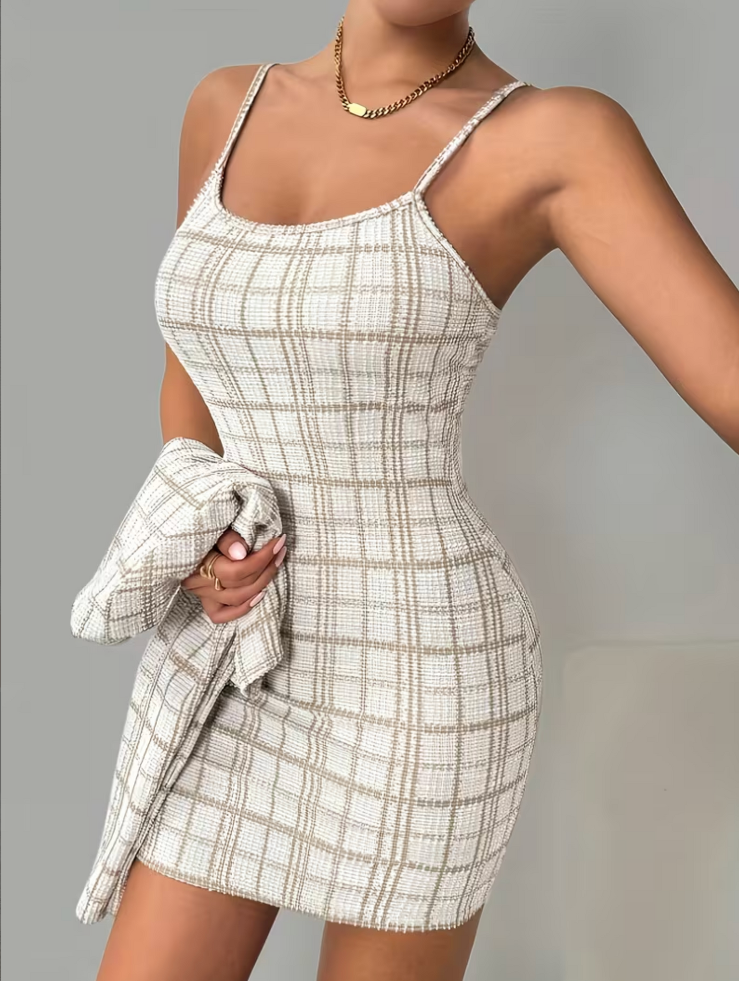 Kariertes Minikleid mit Kurzblazer