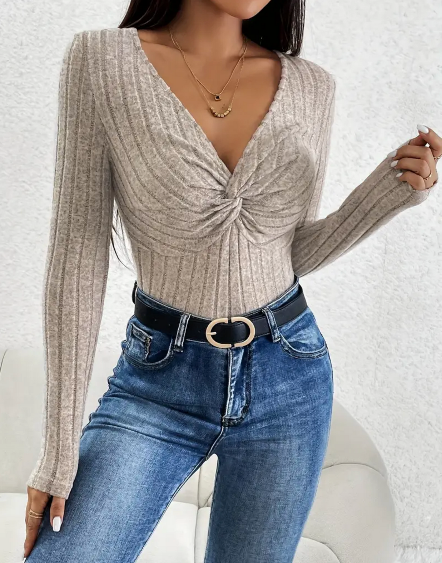 Gerippte Strick-Body mit Twist-Front
