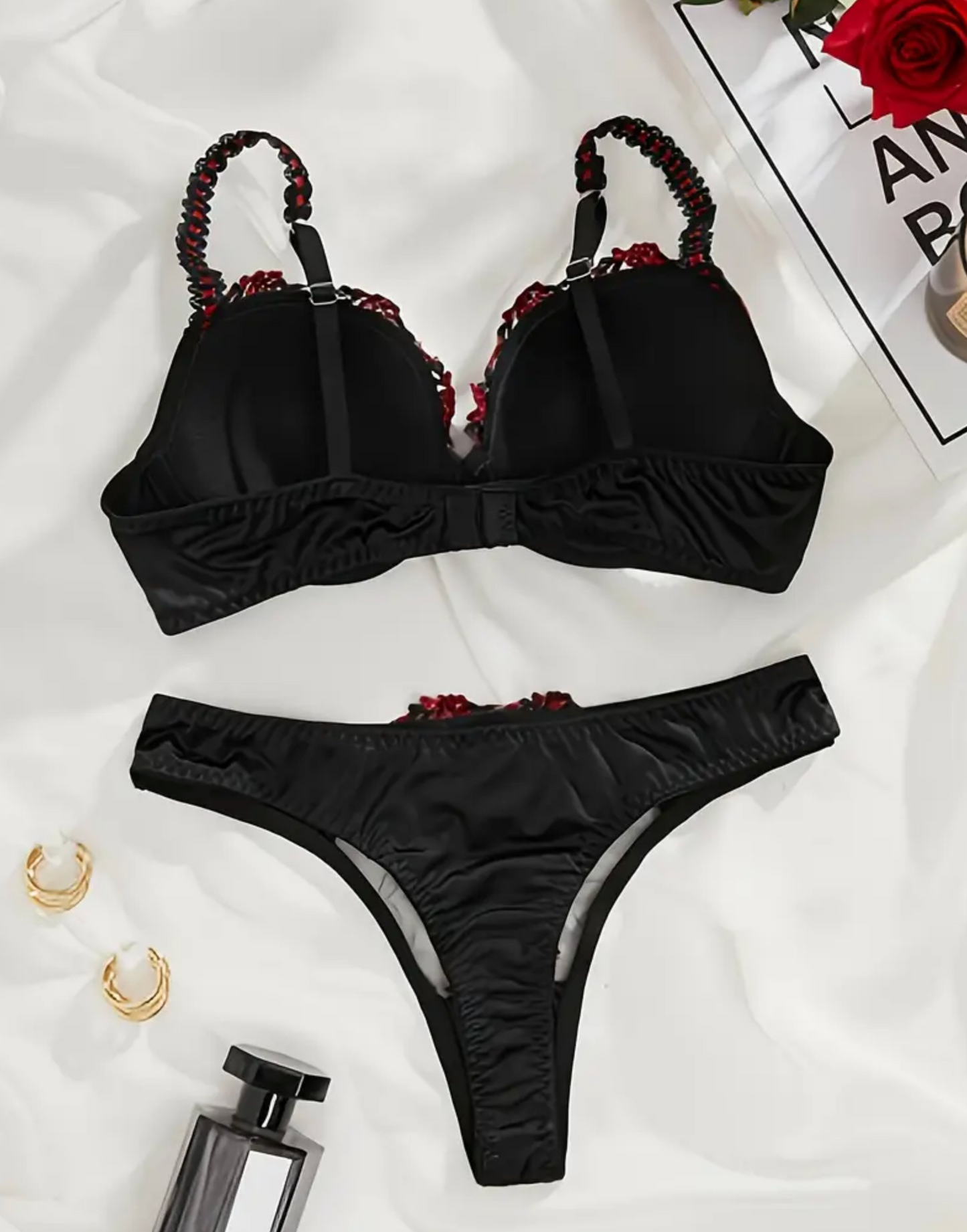 Blumenbesticktes Dessous-Set