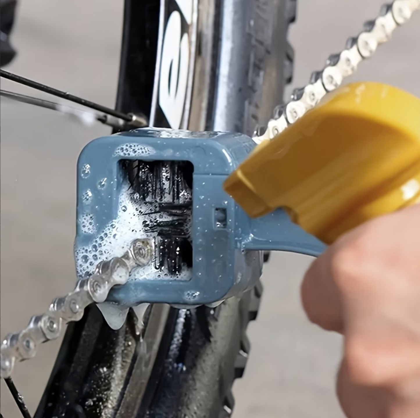 Multifunktionale Fahrrad-Kettenreinigungsbürste