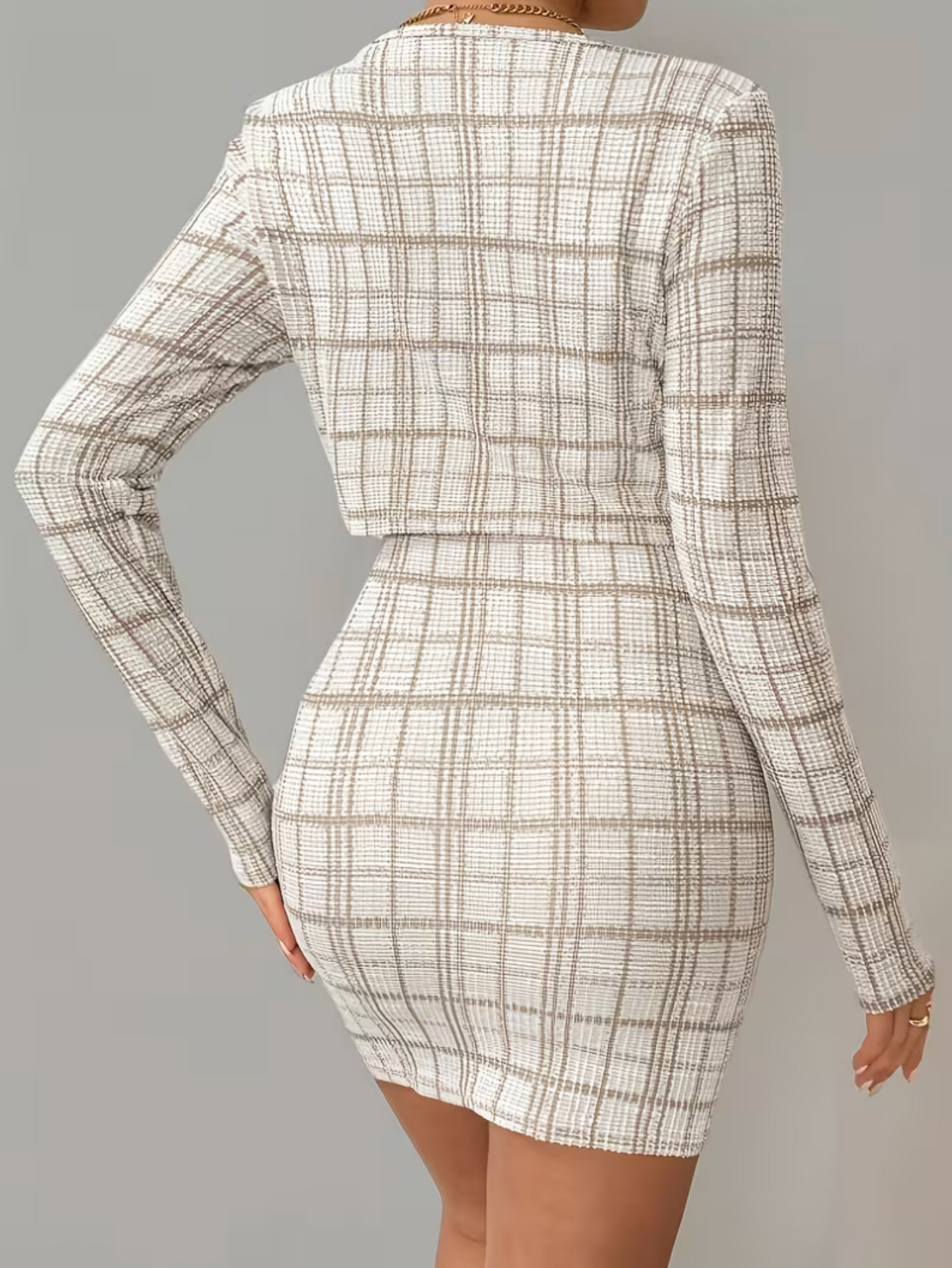 Kariertes Minikleid mit Kurzblazer