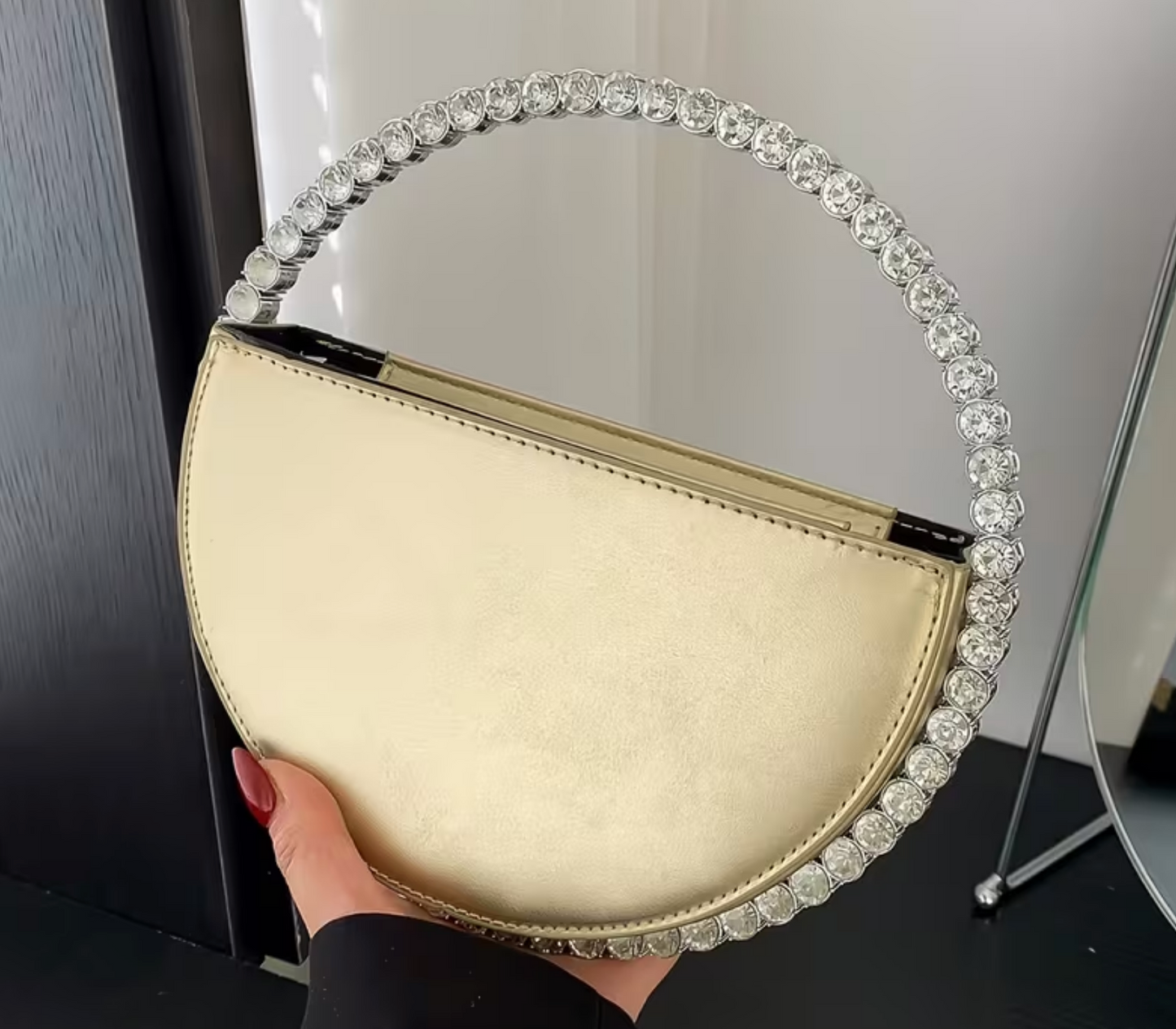 Elegante Halbmond-Handtasche mit Strassgriff