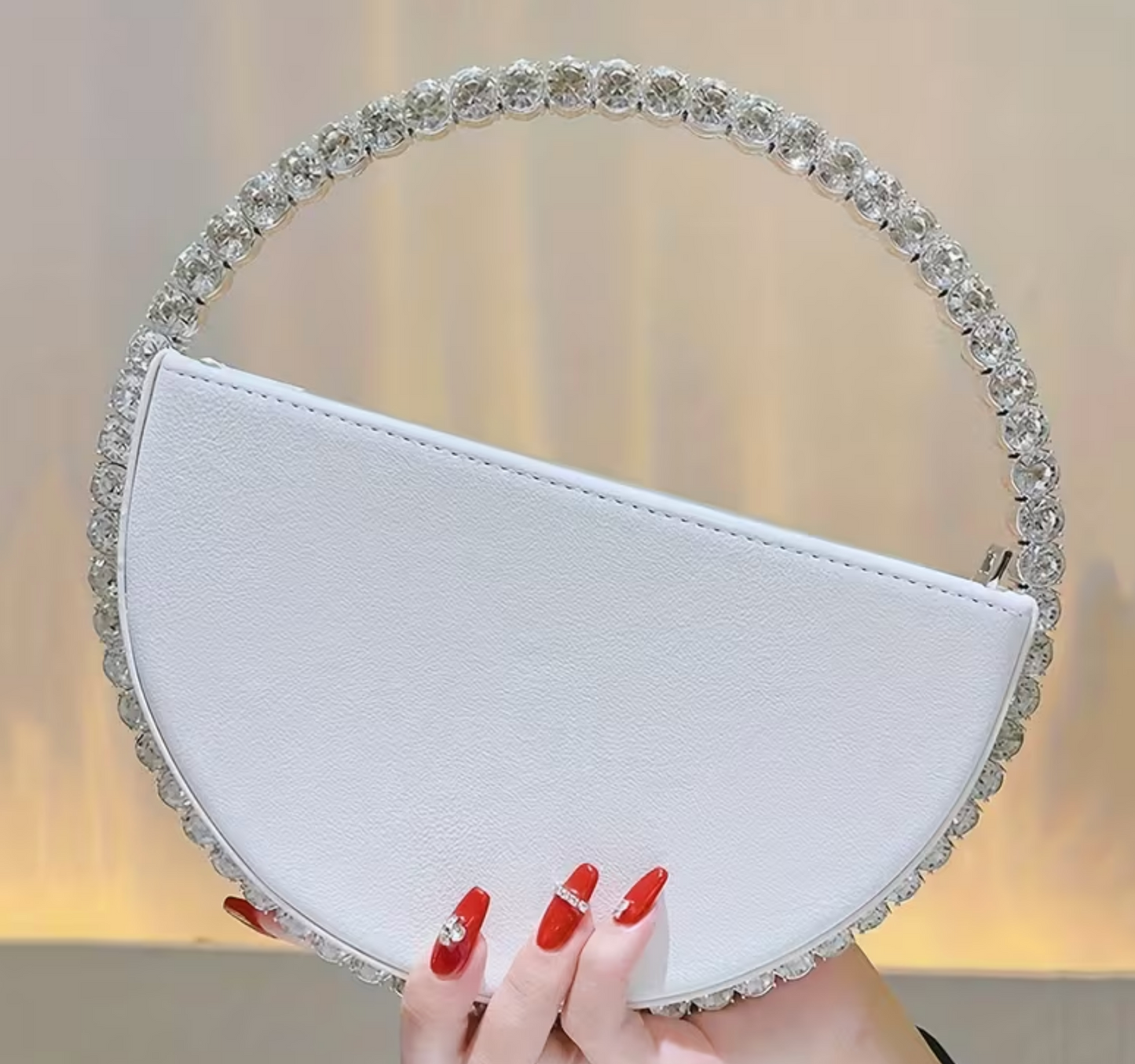 Elegante Halbmond-Handtasche mit Strassgriff