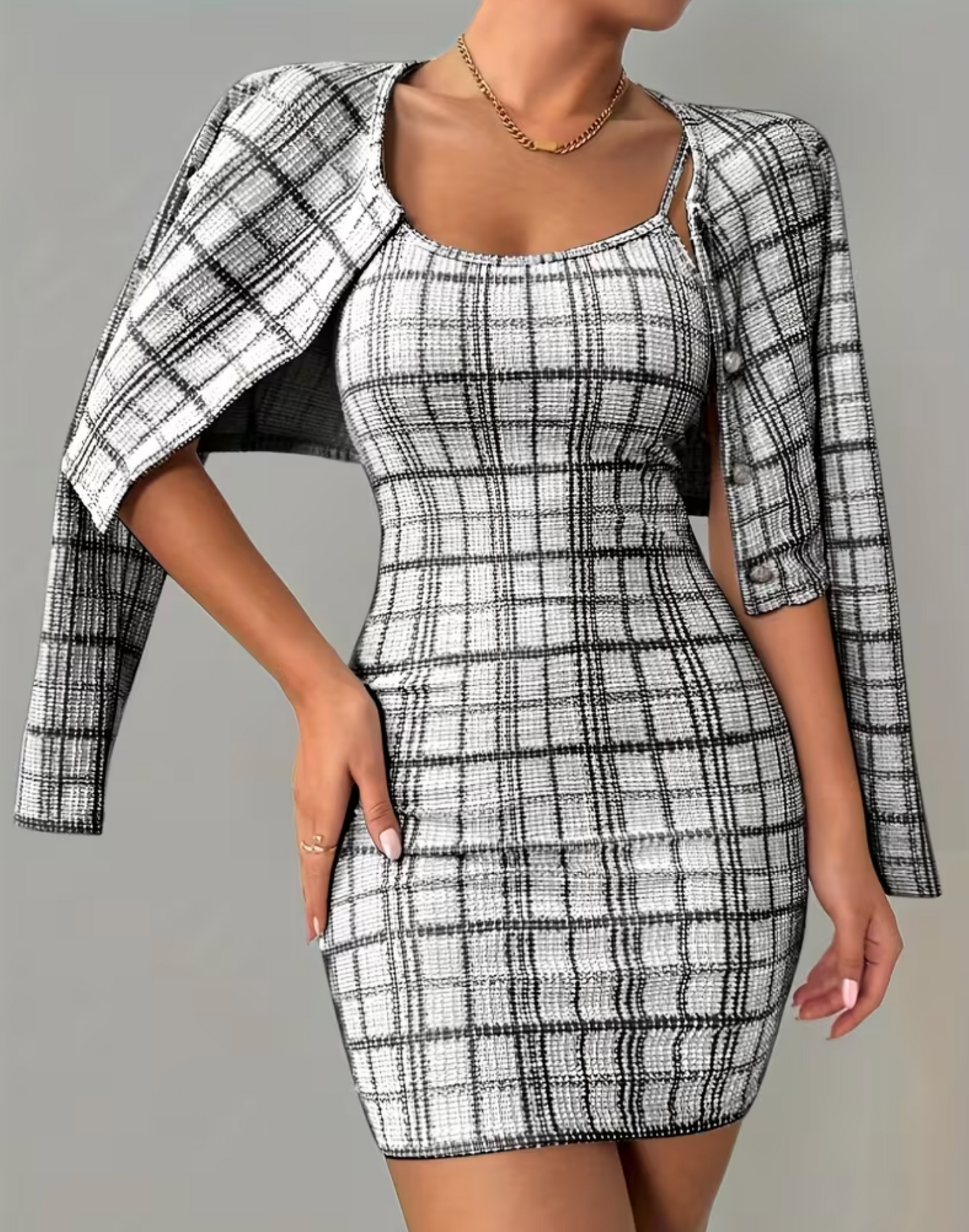 Kariertes Minikleid mit Kurzblazer
